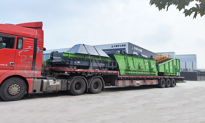 Zhongyi&rsquo;s Obsolete Garbage Screening Equipment Is Sent To Guangxi: Workers Are Busy Loading The Truc
